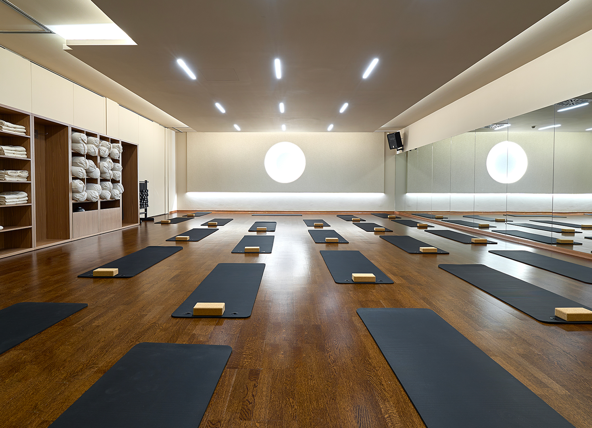 Studio Yoga